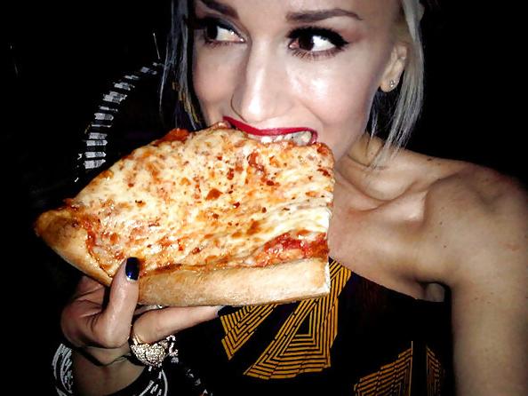 25P Celebs Eating Food 2
