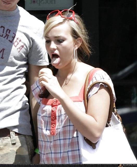 25P Celebs Eating Food 2