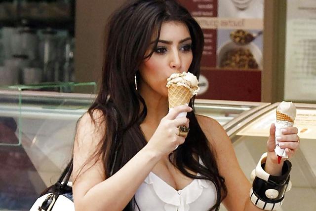 25P Celebs Eating Food 2