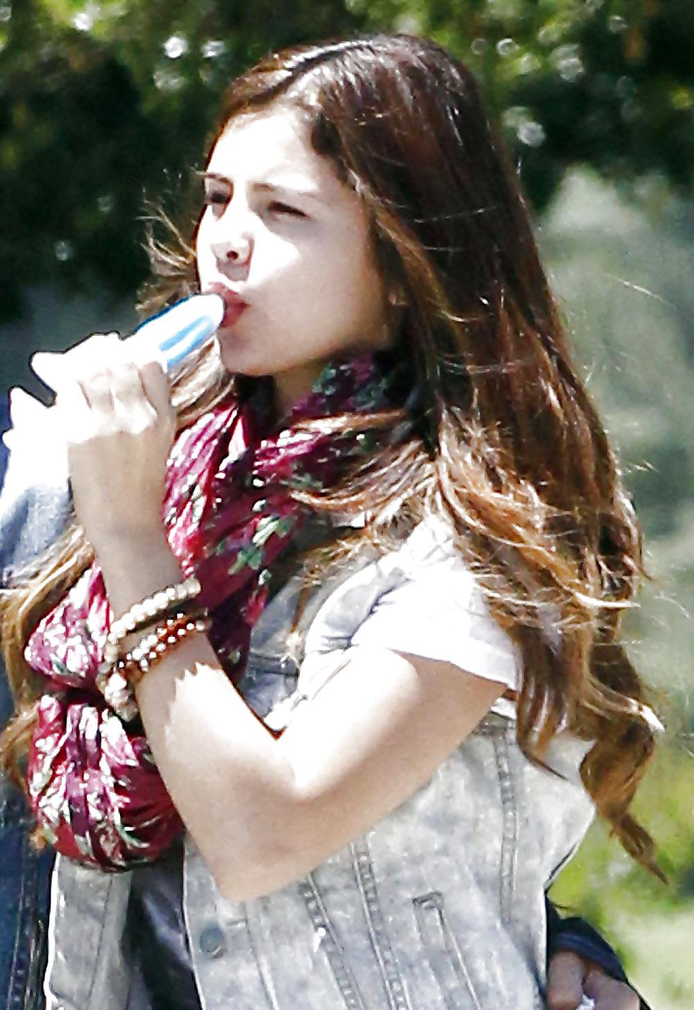25P Celebs Eating Food 2