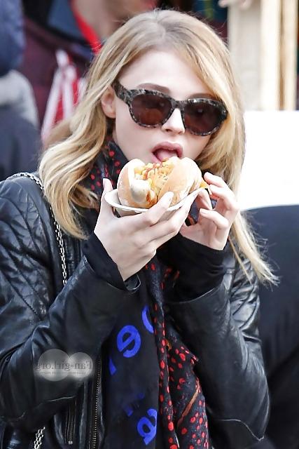 25P Celebs Eating Food 2