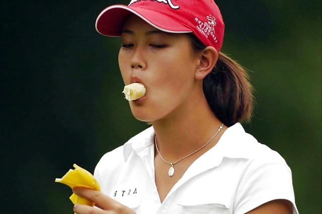25P Celebs Eating Food 2