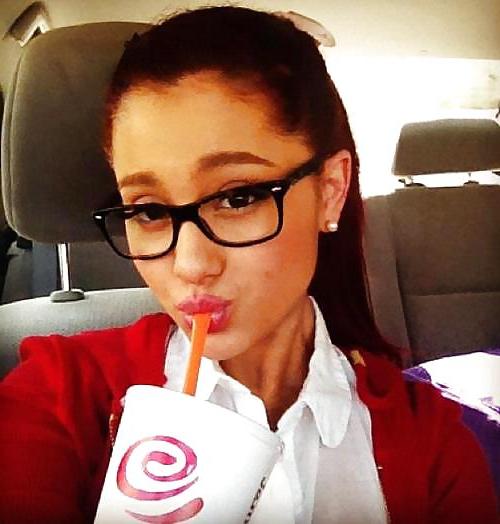 25P Celebs Eating Food 2