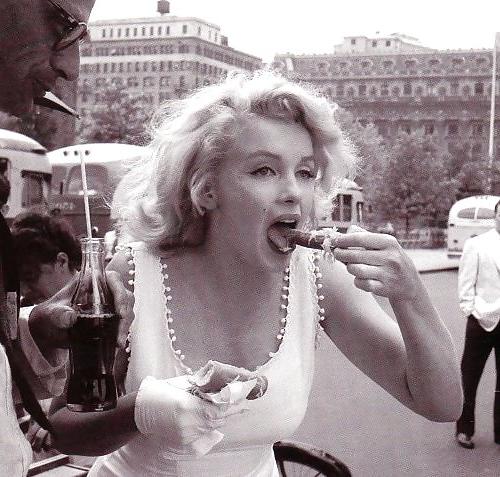 25P Celebs Eating Food 2