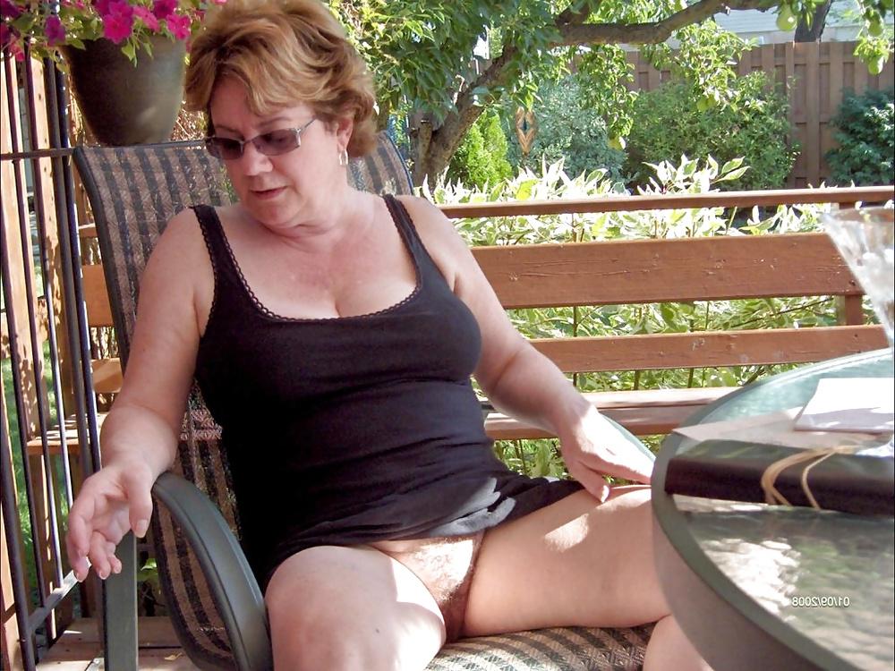 25P Mature Upskirt - 16