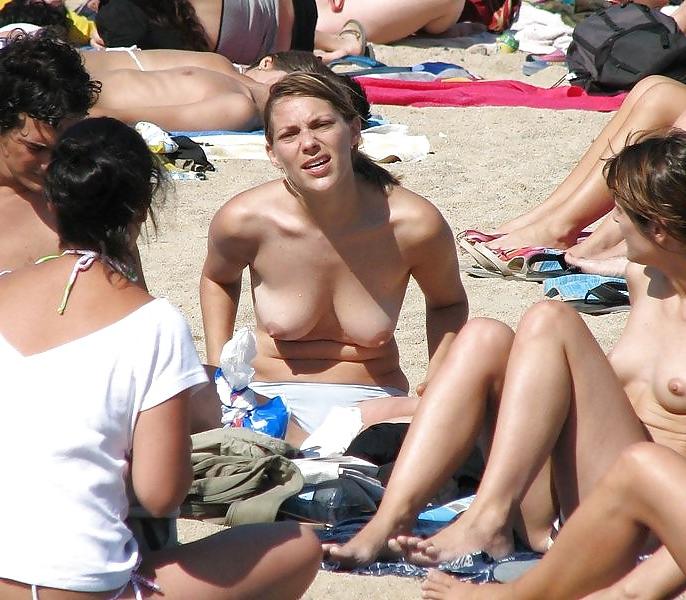 21P Sexy beach girls 