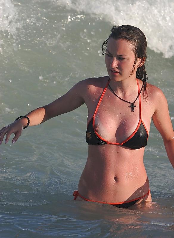 21P Sexy beach girls 