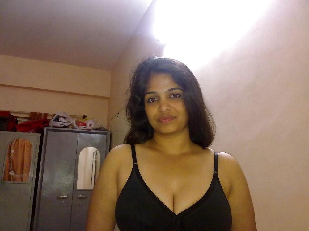 25P Sexy Indian Aunty