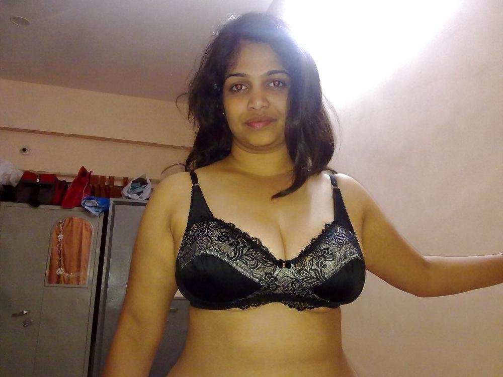 25P Sexy Indian Aunty
