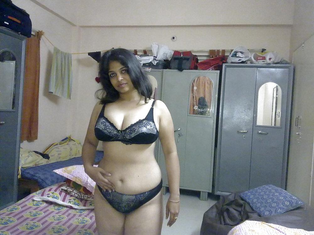 25P Sexy Indian Aunty