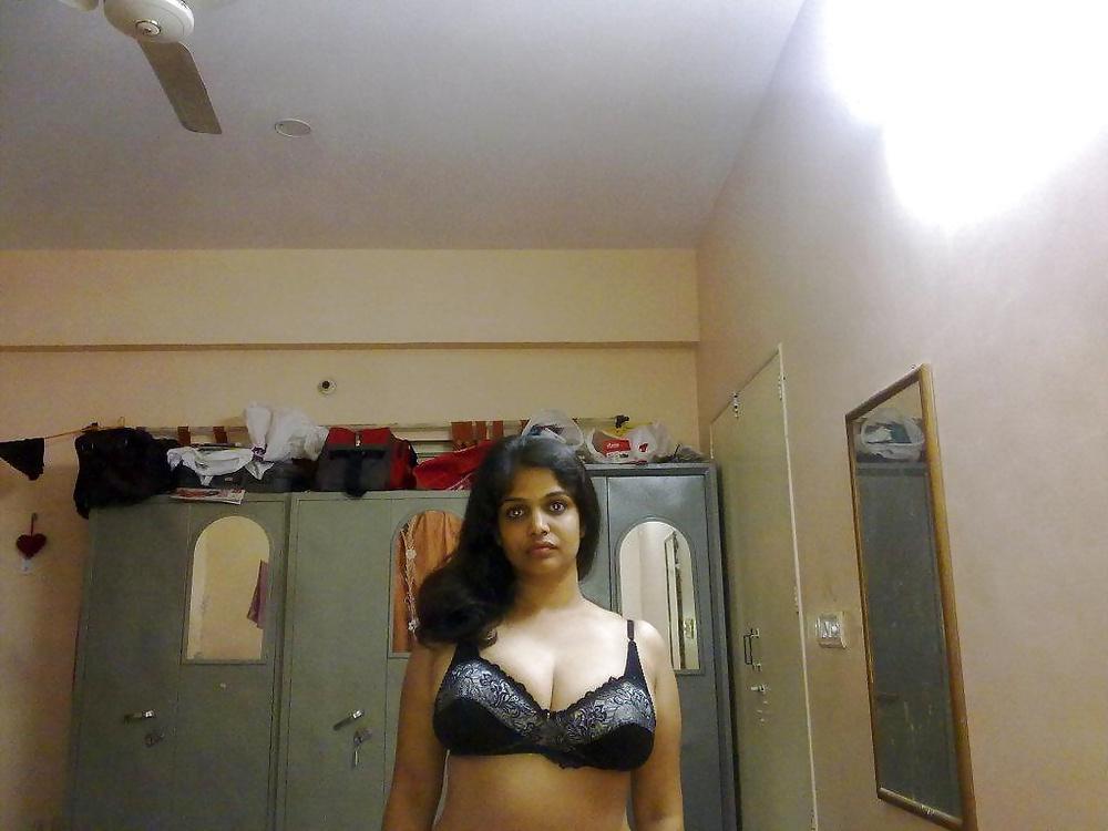 25P Sexy Indian Aunty