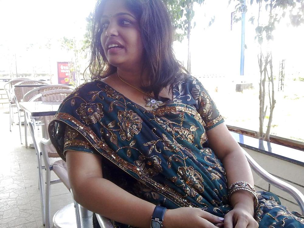 25P Sexy Indian Aunty
