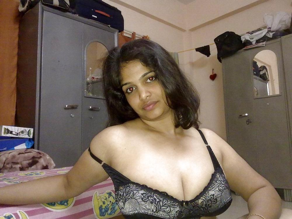25P Sexy Indian Aunty