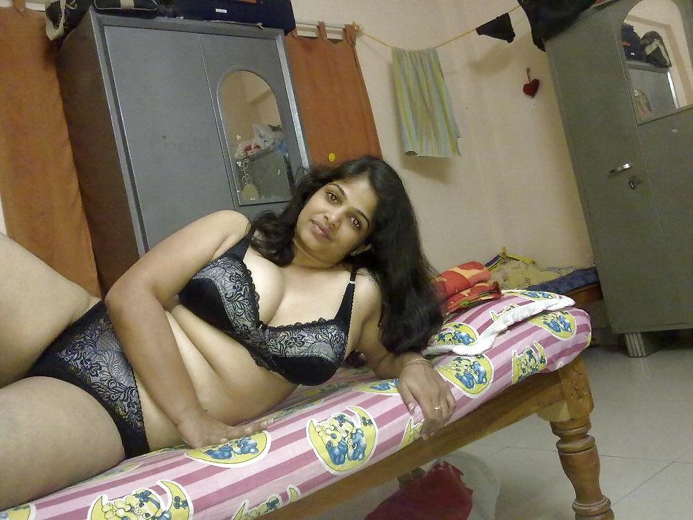 25P Sexy Indian Aunty