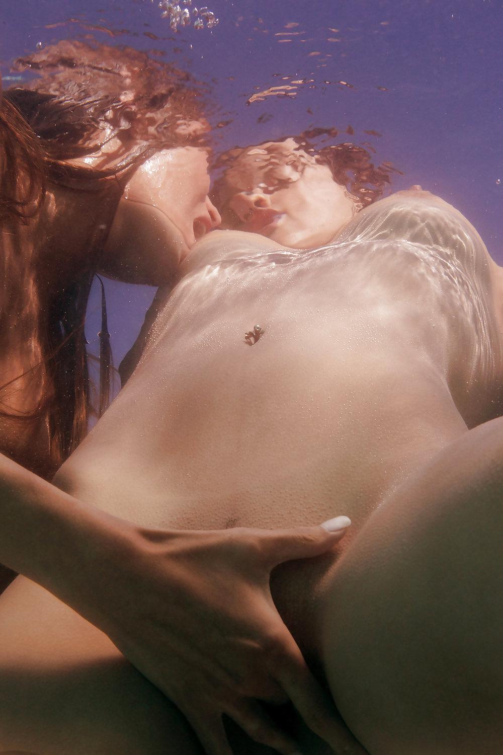24P Hot Lesbians