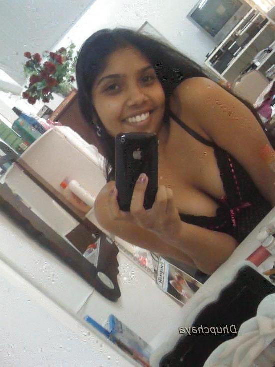 25P Desi Beautiful Bhabi Rasmi self  nu-de