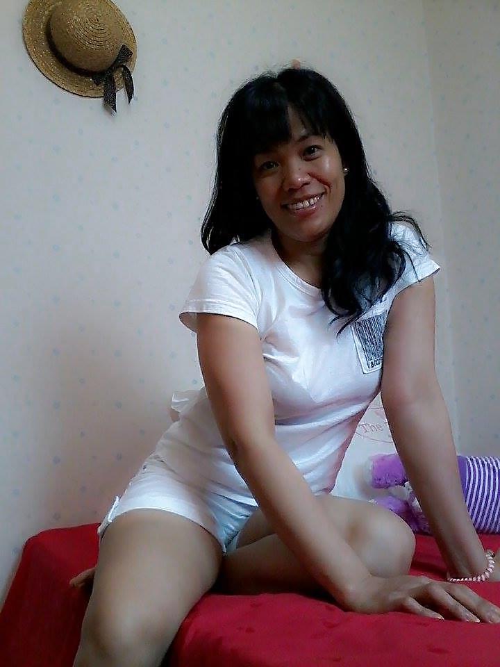 4P Filipina hot wife I love to lick her succulent pussy