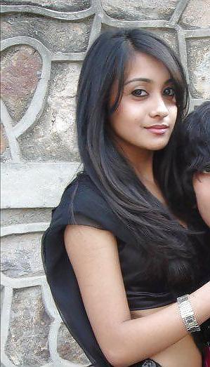 25P Desi galz in saree