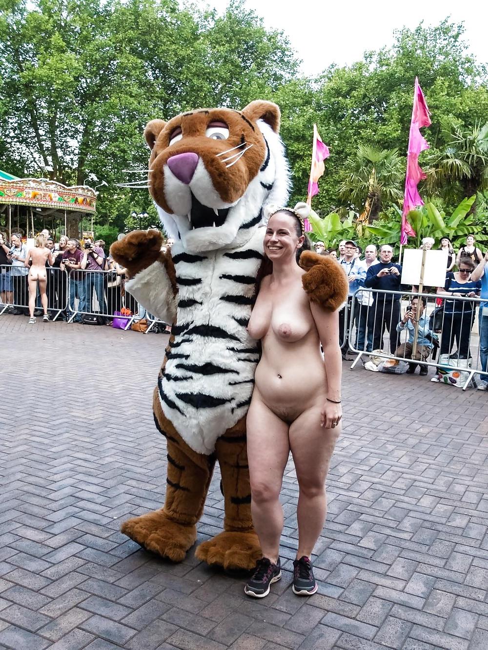 13P Naked run as protest 