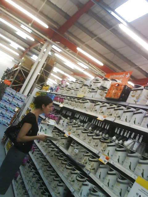 6P Hot woman shopping in B&Q
