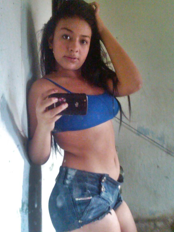 25P LATINAS CALIENTES EN SHORTS