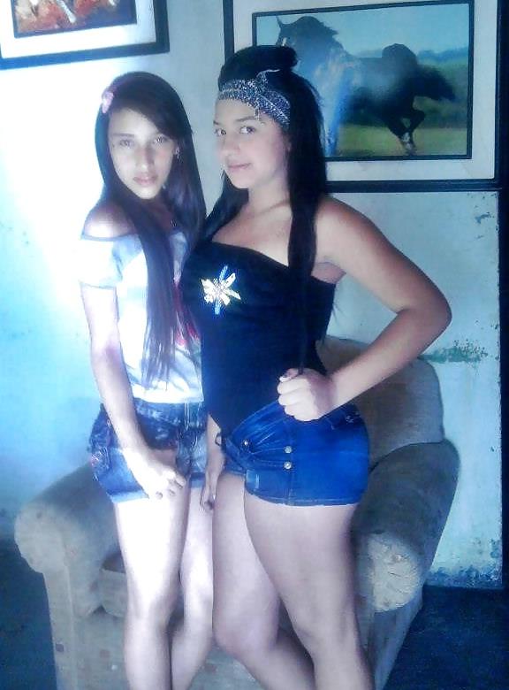 25P LATINAS CALIENTES EN SHORTS
