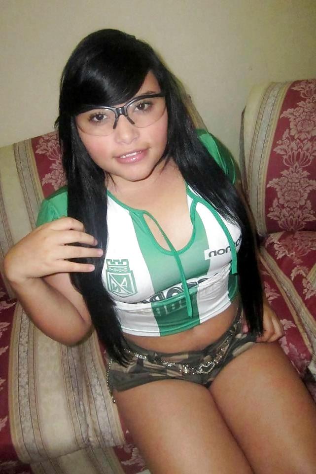 25P LATINAS CALIENTES EN SHORTS