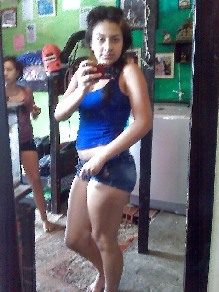 25P LATINAS CALIENTES EN SHORTS