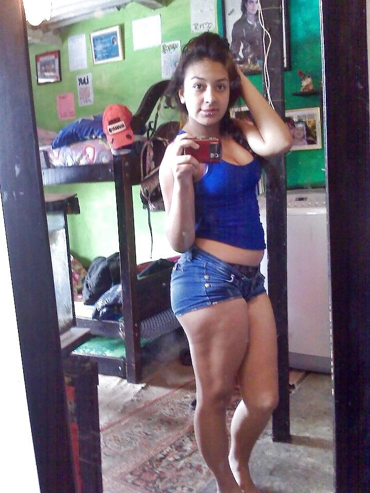 25P LATINAS CALIENTES EN SHORTS