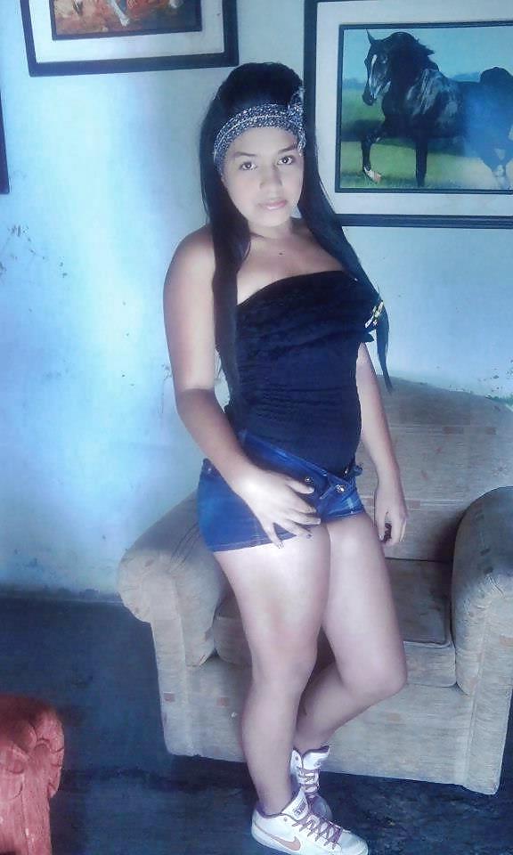 25P LATINAS CALIENTES EN SHORTS