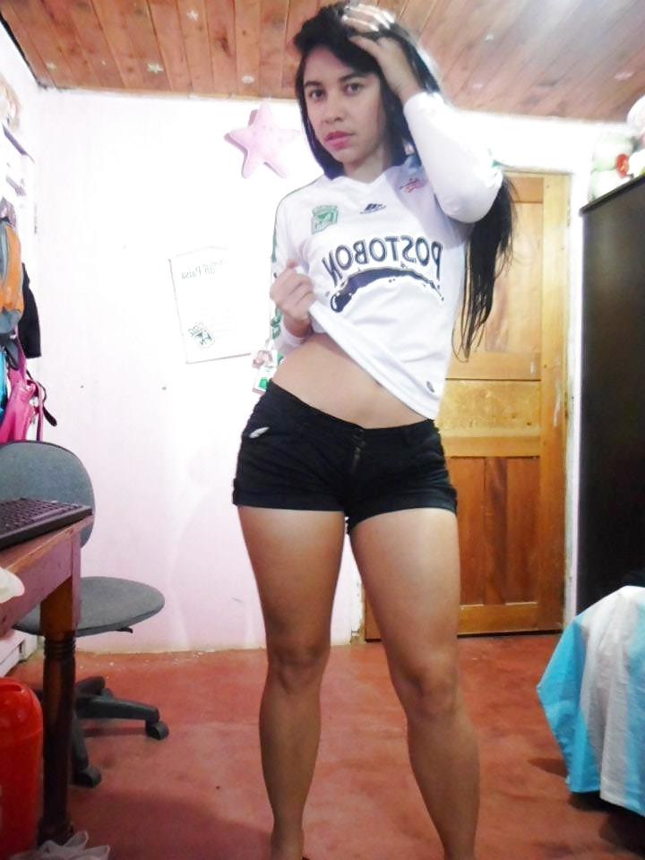 25P LATINAS CALIENTES EN SHORTS