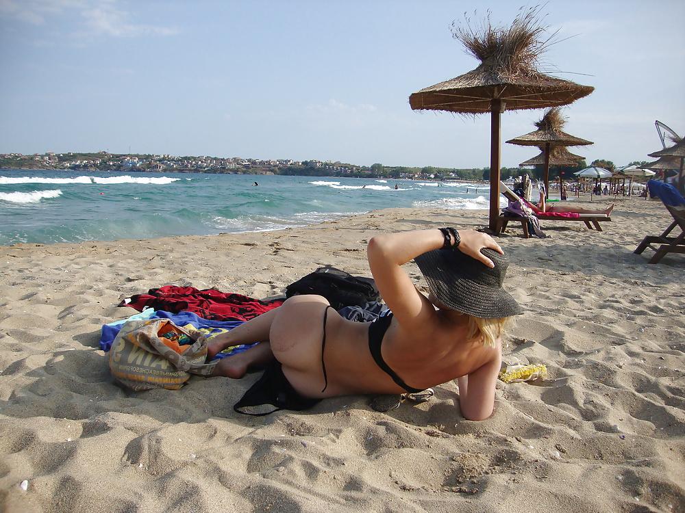 8P Naughty on the beach