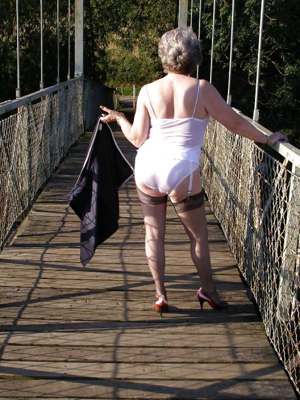 16P Sexy Granny