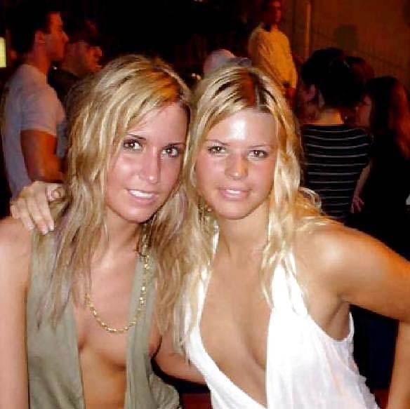 16P Sexy lesbians