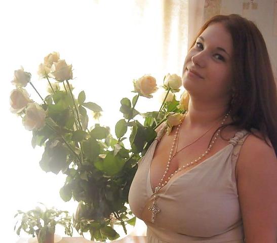 19P Busty Russian Woman 1624