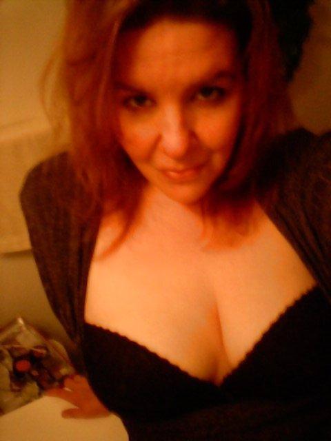 8P Big Red Head Woman from Illinois