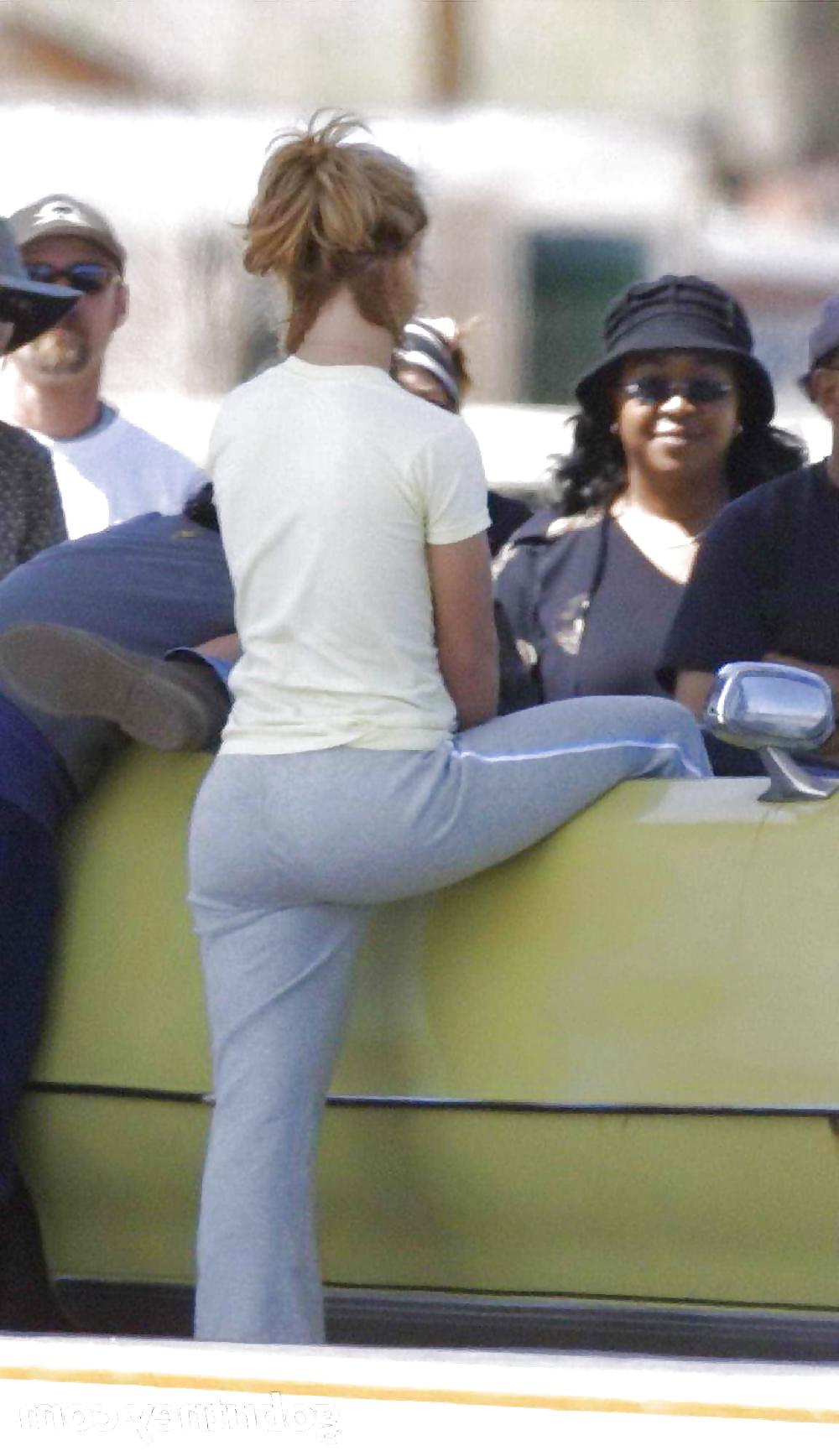 25P Jennifer Lopez oops