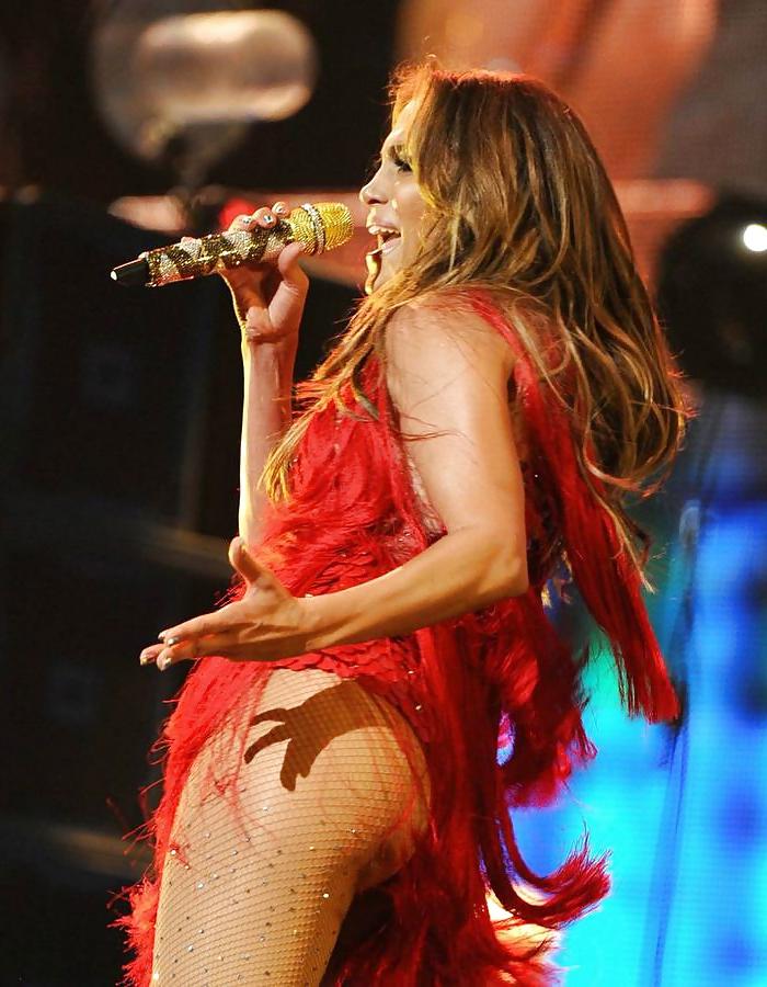 25P Jennifer Lopez oops