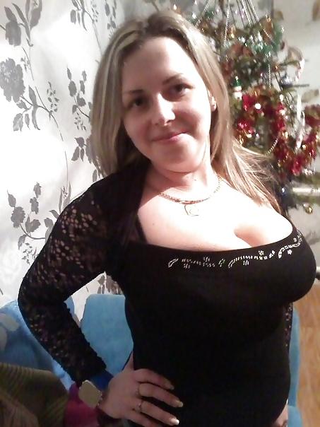 20P Busty Russian Woman 1651