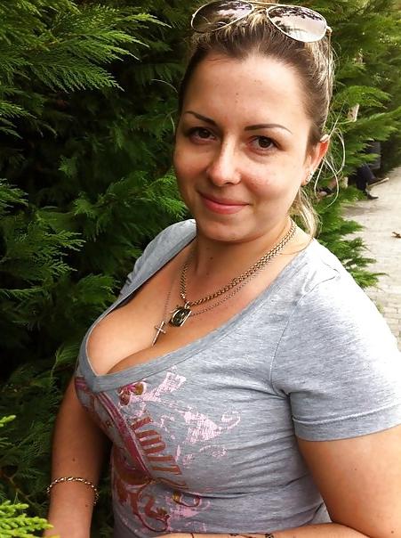 20P Busty Russian Woman 1651