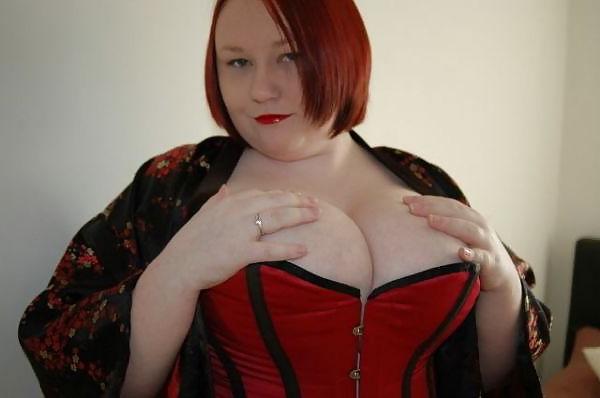 10P Big Tits Babe in Red Corset!