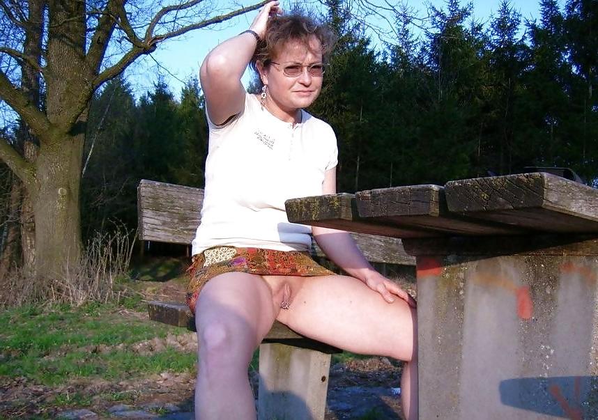 25P Mature Upskirt - 18