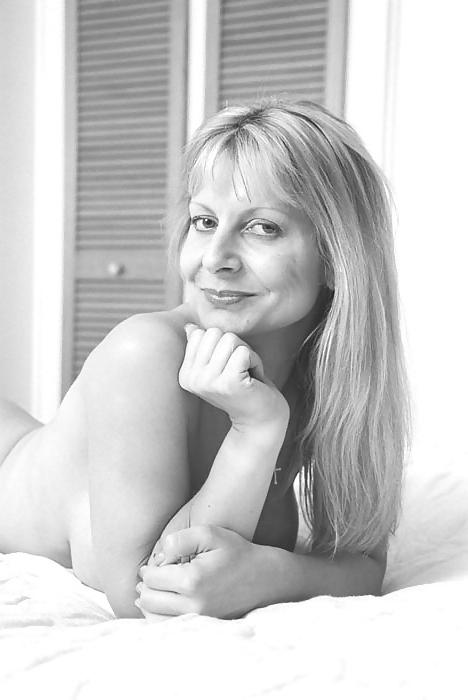 25P Mature Beauty - Sandy D 15