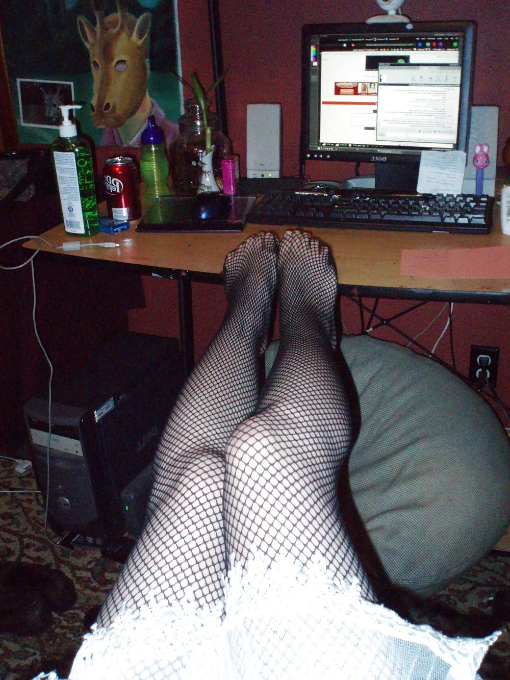 25P Young cutie with Foot Fetish