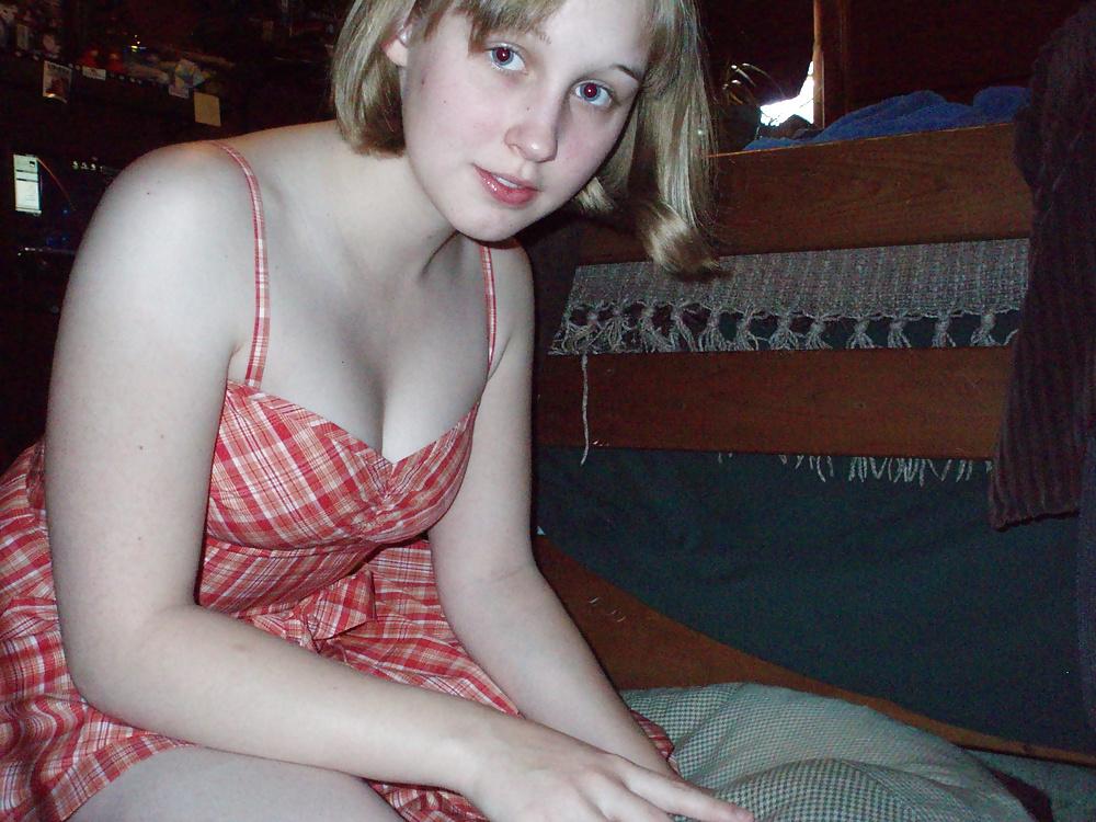 25P Young cutie with Foot Fetish
