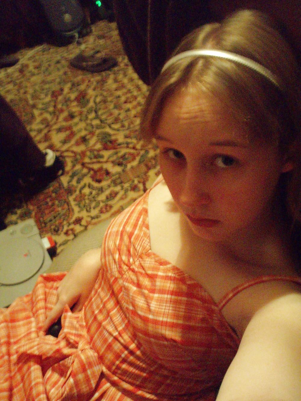 25P Young cutie with Foot Fetish
