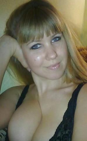15P Busty Russian Woman 1656