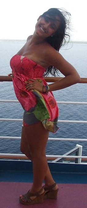 25P Facebook college girls 14 sorority teens bikini party