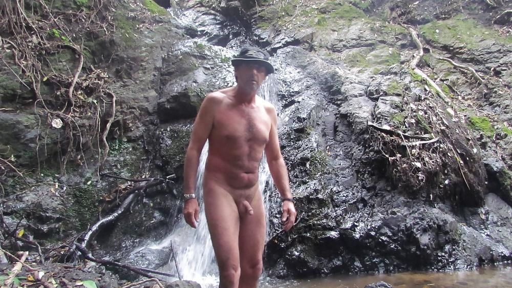 8P I'm naked at the beach again.