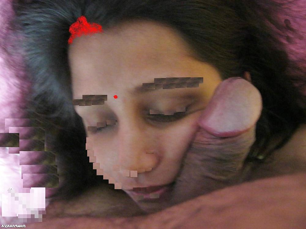 23P DESI BHABHI EXPOSED SHOWING HER SEXY ASSETS